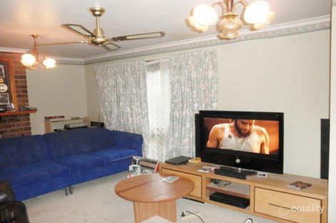 Property photo of 10 Sunbird Crescent Carrum Downs VIC 3201