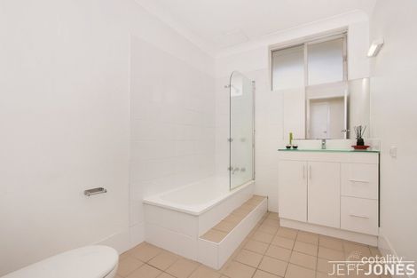 Property photo of 1/562 Logan Road Greenslopes QLD 4120