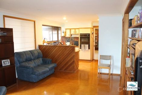Property photo of 129 Macquarie Grove Caves Beach NSW 2281