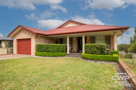 Property photo of 16 Bates Avenue Glen Innes NSW 2370