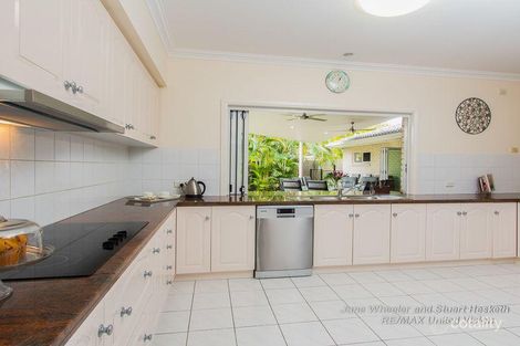 Property photo of 6 Hedlow Court Carindale QLD 4152