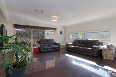 Property photo of 25 Auklet Road Mount Hutton NSW 2290