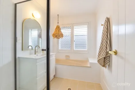 Property photo of 3 Rosanna Robina QLD 4226
