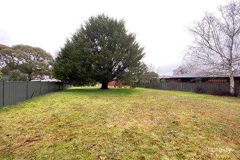 3 Rodney Dr, Woodend, VIC 3442