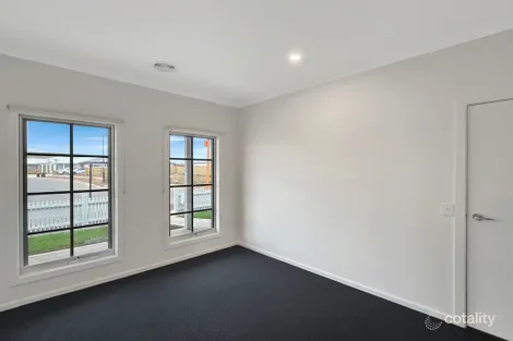 Property photo of 8 Rupanyup Drive Eynesbury VIC 3338