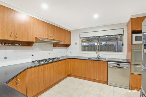 Property photo of 15 Terri-Ester Drive Berwick VIC 3806