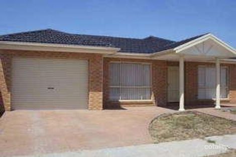 Property photo of 11 Hayfield Road Roxburgh Park VIC 3064