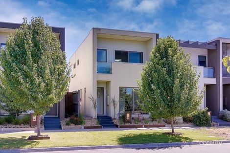 Property photo of 16 Rosette Parade Mickleham VIC 3064