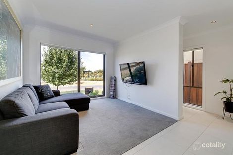 Property photo of 16 Rosette Parade Mickleham VIC 3064