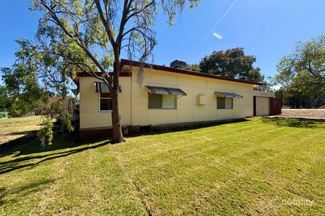98-100 Bruce St N, Coolamon, NSW 2701