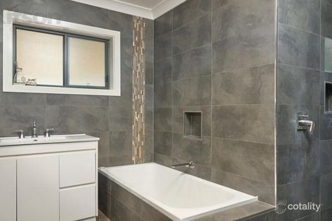 Property photo of 21 Leavenworth Drive Mount Austin NSW 2650