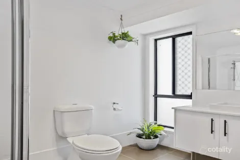 Property photo of 19 Kingfisher Drive Oakhurst QLD 4650