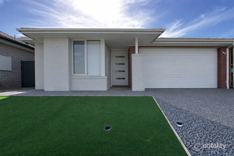 8 Platinum Way, Fraser Rise, VIC 3336