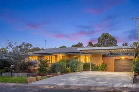 Property photo of 44 Degraves Crescent Wanniassa ACT 2903