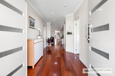 Property photo of 17 Middle Park Drive Point Cook VIC 3030