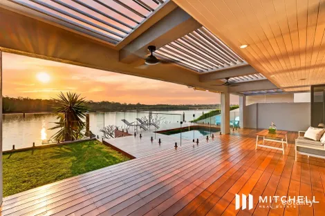 5248 Marine Dr N, Hope Island, QLD 4212