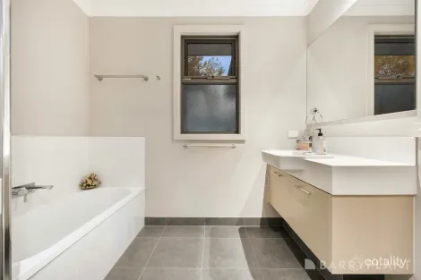 Property photo of 15 Grayling Crescent Croydon VIC 3136