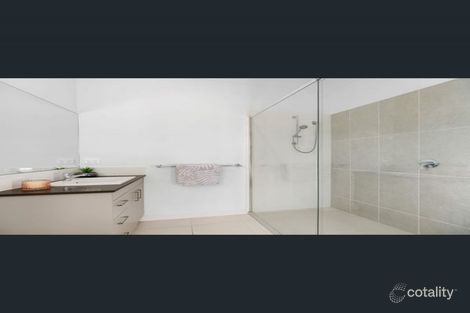 Property photo of 28 Golden Banksia Drive Officer VIC 3809