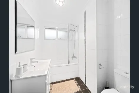 Property photo of 71 The Parkway Bradbury NSW 2560
