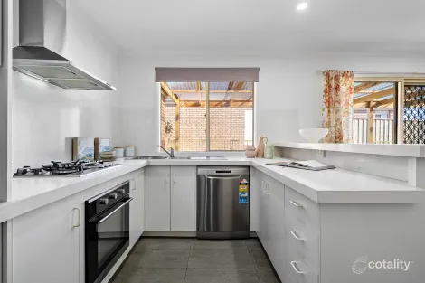 Property photo of 27 Brindalee Mews Chadstone VIC 3148