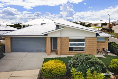 42 Ross Pkwy, Gobbagombalin, NSW 2650