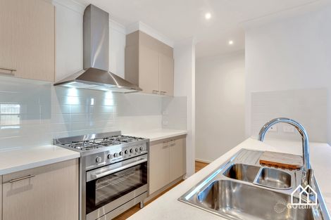 Property photo of 10 Shale Way Wollert VIC 3750