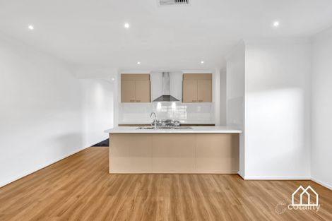 Property photo of 10 Shale Way Wollert VIC 3750