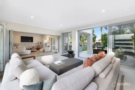 Property photo of 2039 The Circle Hope Island QLD 4212