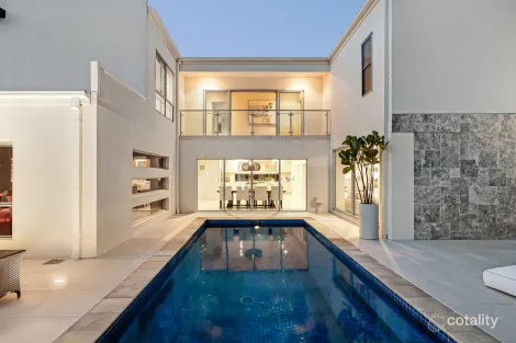 Property photo of 2039 The Circle Hope Island QLD 4212