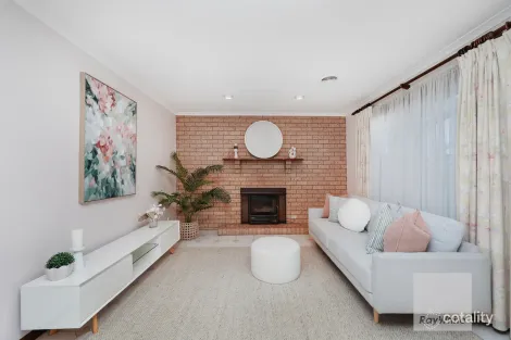 Property photo of 6 Wylye Close Gladstone Park VIC 3043