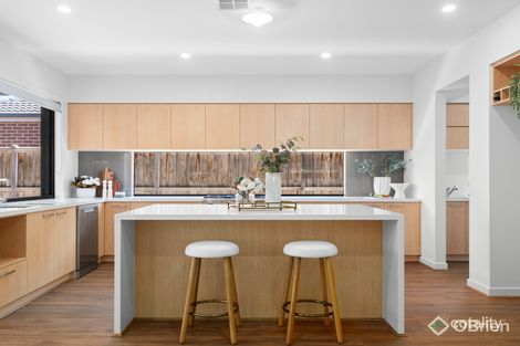 Property photo of 28 Featherdown Way Clyde North VIC 3978