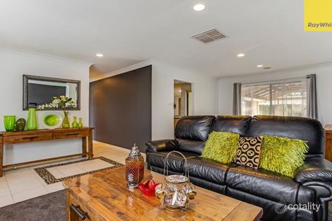 Property photo of 25 Kanmore Crescent Hillside VIC 3037