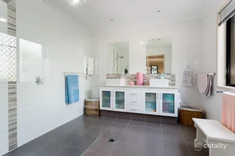 Property photo of 4 Jacana Crescent Flinders View QLD 4305