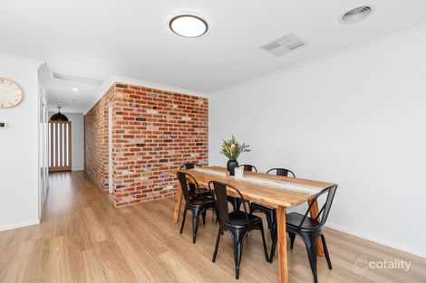 Property photo of 2/9 Jimberoo Loop Gobbagombalin NSW 2650