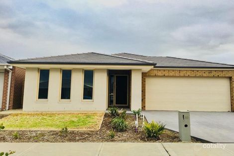 33 Omeara Cres, Cranbourne East, VIC 3977