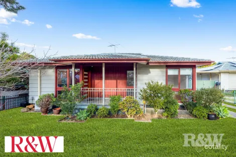 Property photo of 3 Hakea Place Macquarie Fields NSW 2564