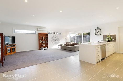 Property photo of 1/102 Ormond Road East Geelong VIC 3219