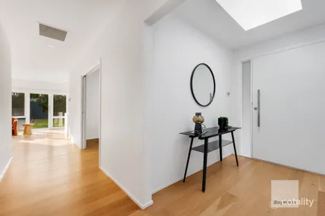 Property photo of 6 Irving Close Greenvale VIC 3059