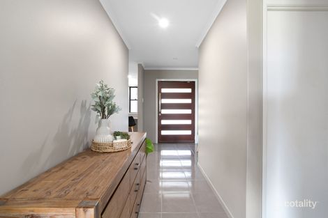 Property photo of 77 Makybe Diva Drive Ooralea QLD 4740