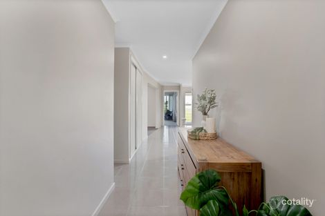 Property photo of 77 Makybe Diva Drive Ooralea QLD 4740