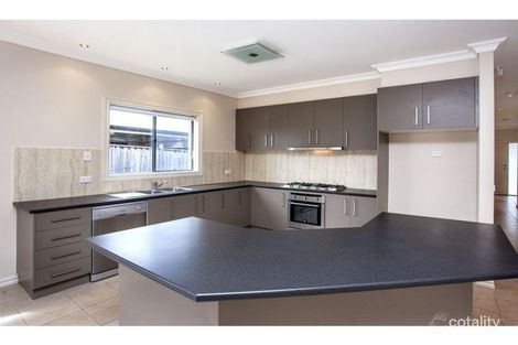Property photo of 35 Ultimo Walk Taylors Hill VIC 3037
