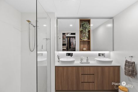 Property photo of 415/100 Holdsworth Street Coorparoo QLD 4151