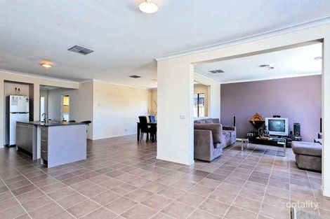 Property photo of 27 Bronson Circuit Cranbourne North VIC 3977