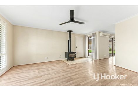 Property photo of 5 Mark Place Pakenham VIC 3810