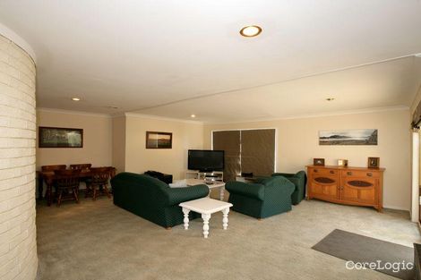 Property photo of 17 Grevillea Crescent Lake Albert NSW 2650