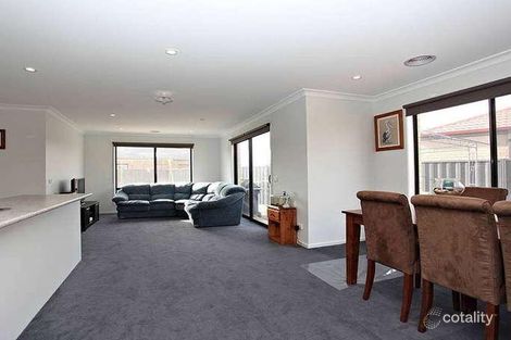 Property photo of 17 Gunyong Crescent Manor Lakes VIC 3024