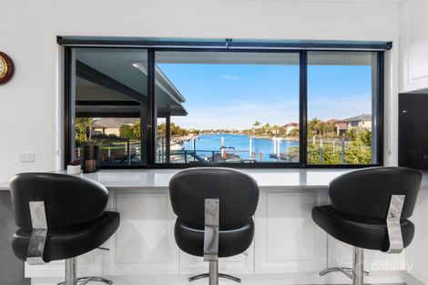 Property photo of 34 Calmwater Crescent Helensvale QLD 4212