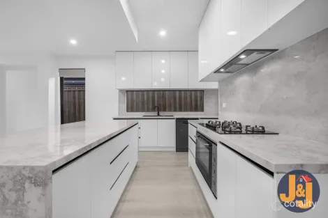 Property photo of 16 Alice Avenue Mickleham VIC 3064