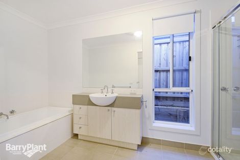 Property photo of 38 Glenvista Road Pakenham VIC 3810