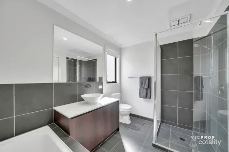 Property photo of 32 Cherish Drive Tarneit VIC 3029